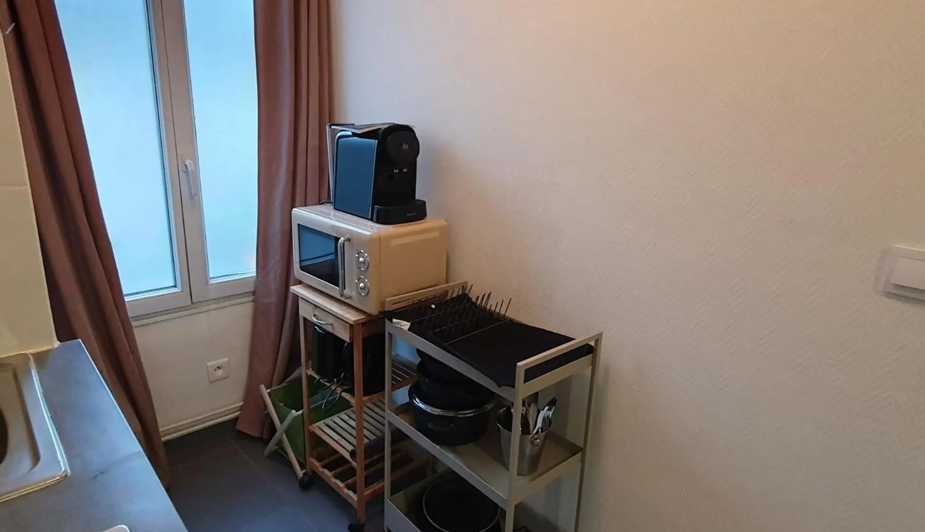 Studio Near Buttes-Chaumont Parigi